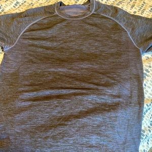Lululemon gray L shirt